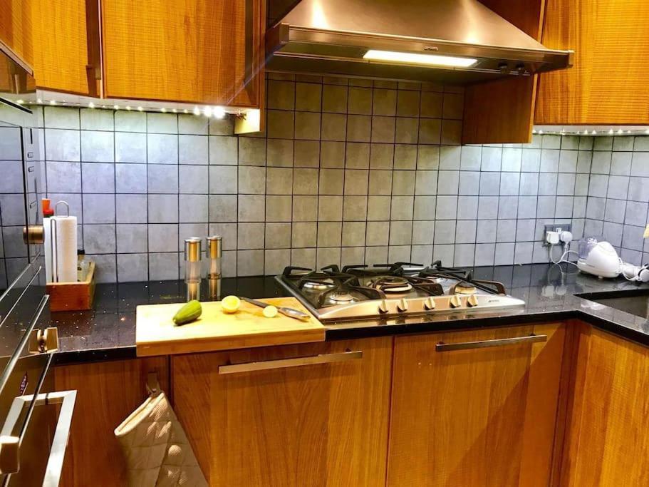Apartamento Stunning 2 Bed/2Bath Flat In Heart Of Kensington Londres Exterior foto