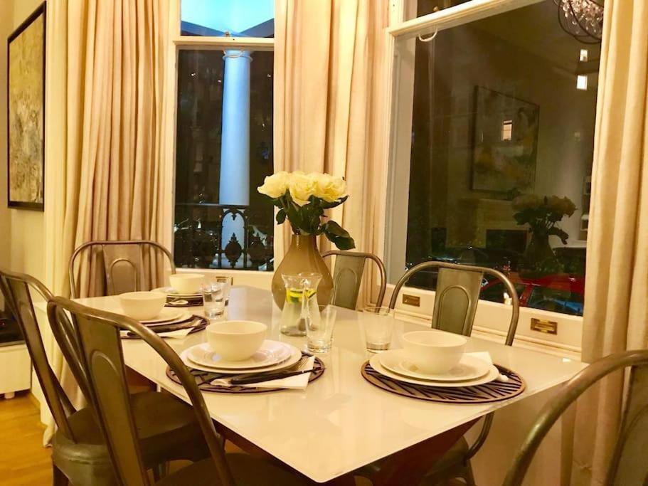 Apartamento Stunning 2 Bed/2Bath Flat In Heart Of Kensington Londres Exterior foto