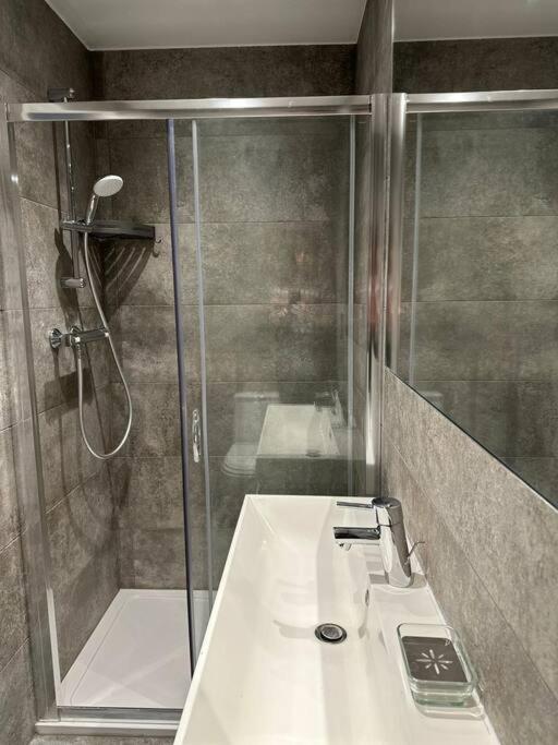 Apartamento Stunning 2 Bed/2Bath Flat In Heart Of Kensington Londres Exterior foto