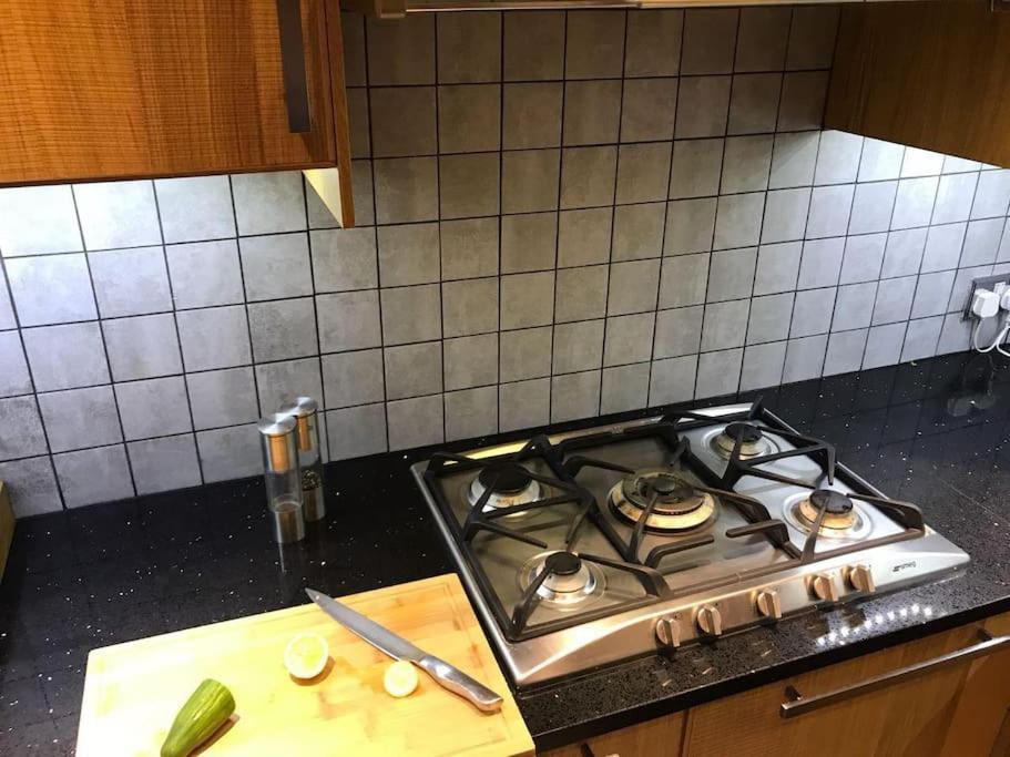 Apartamento Stunning 2 Bed/2Bath Flat In Heart Of Kensington Londres Exterior foto
